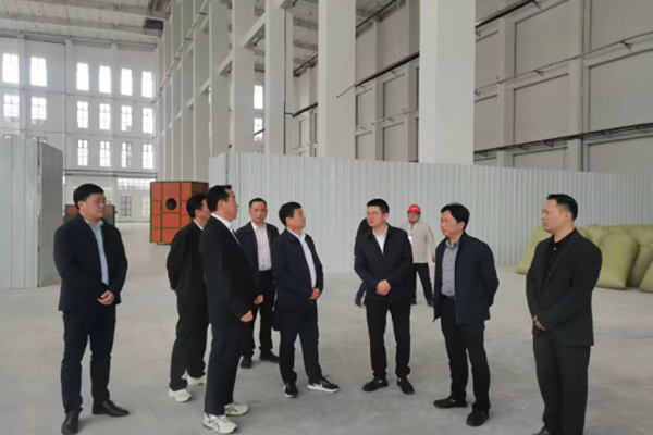 舒城县委书记赵珞到安徽兴宝羽绒科技有限公司视察、参观指导工作