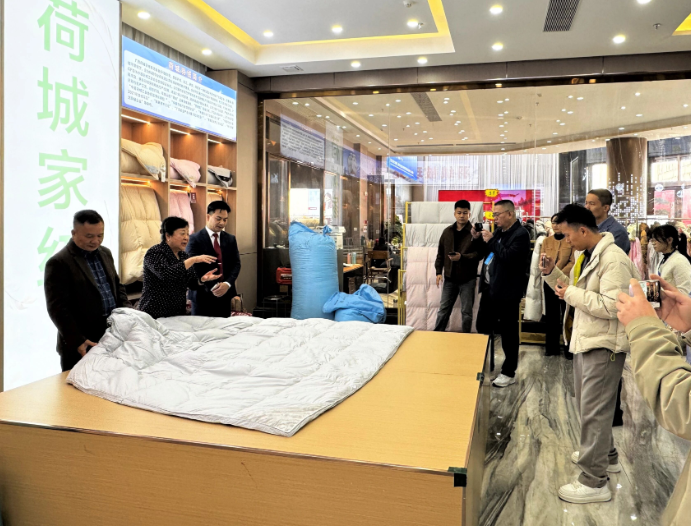 2025桥圩羽绒制品消费季暨精品消费月正式启幕