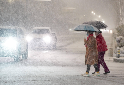 安徽兴宝羽绒小编提醒大家：东北地区将现强降雪 江南多地将创气温新低