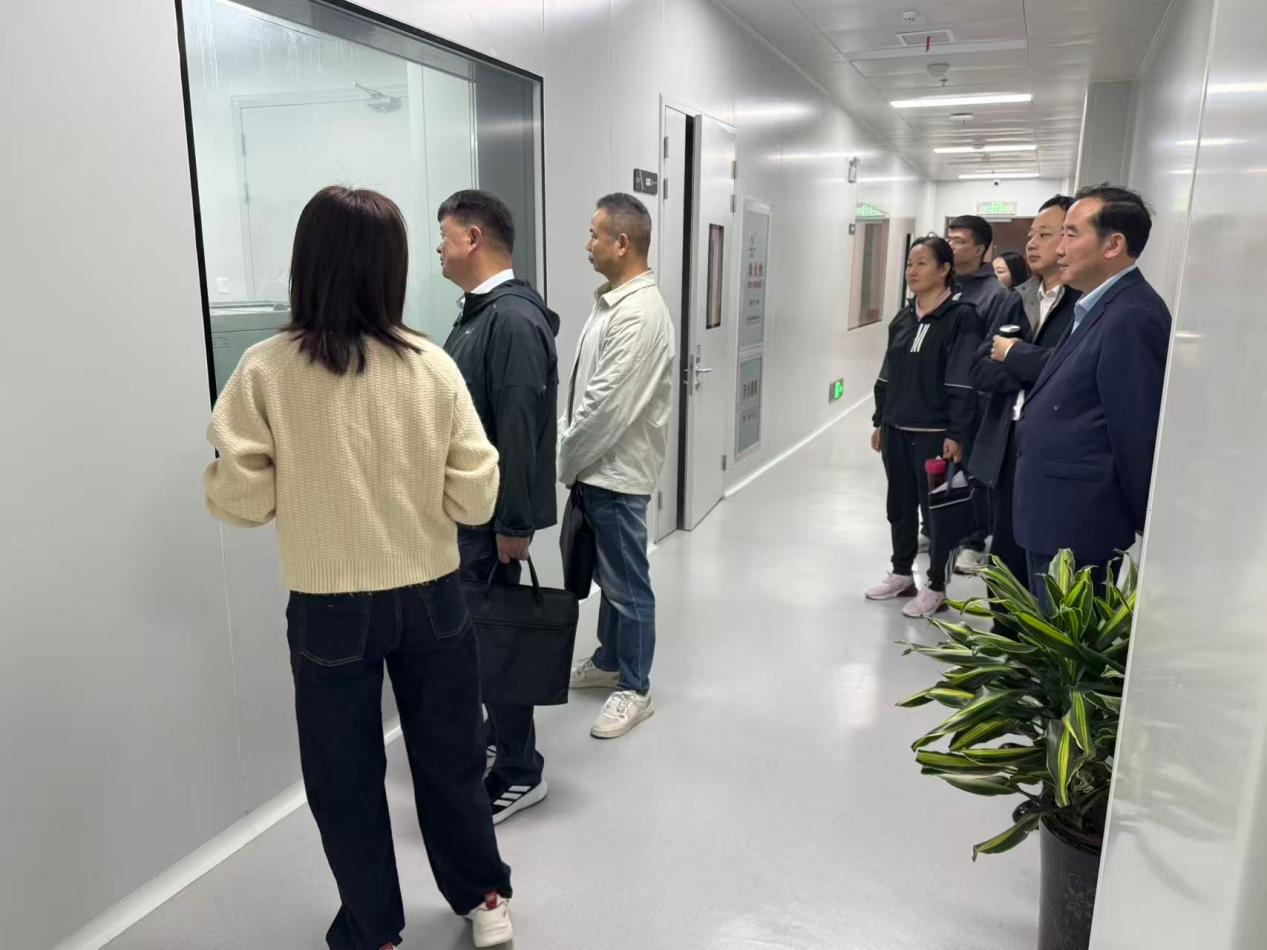 心系产业发展，人大代表走进兴宝羽绒实地调研